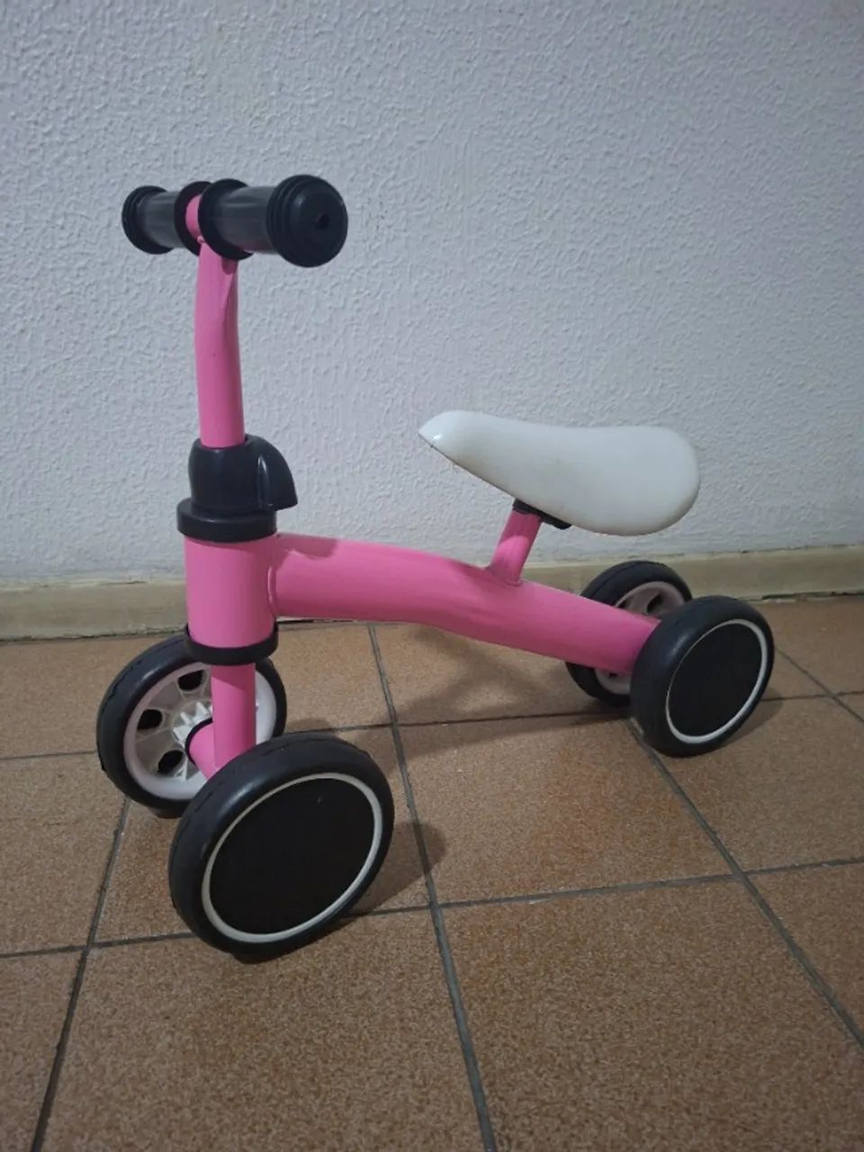 Bicicleta infantil de equilíbrio