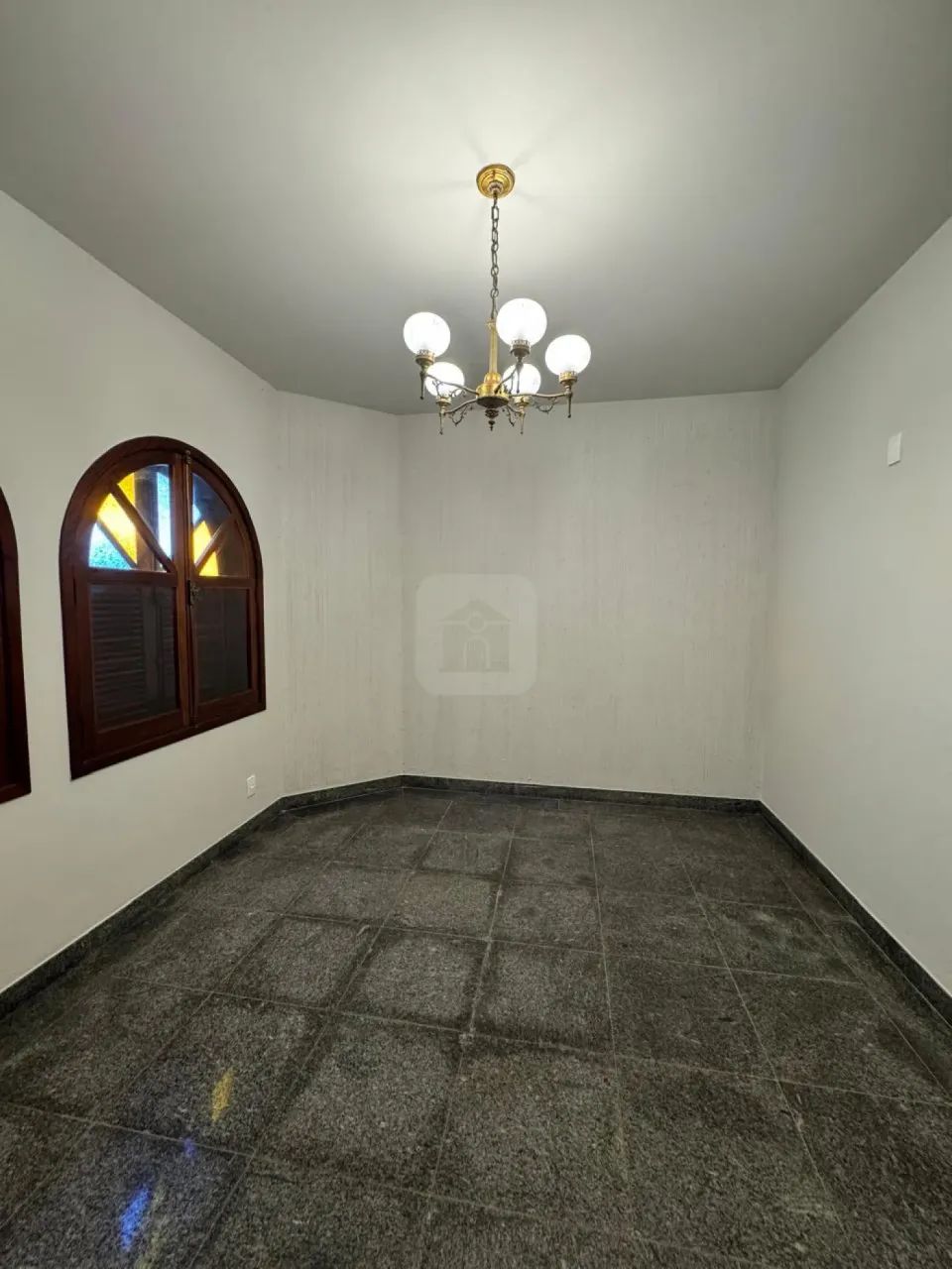 EXCELENTE CASA AMPLA BAIRRO BOSQUE EM ARAGUARI - Foto 4