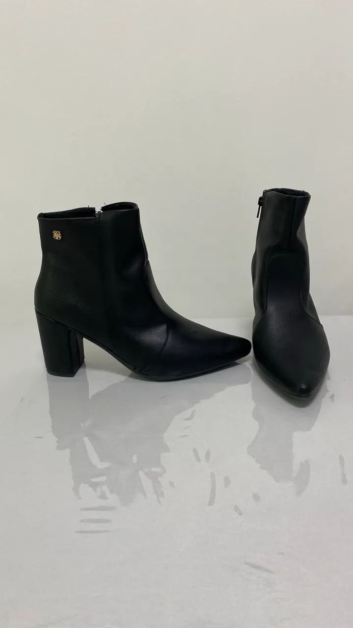Bota feminina Gigil bico fino 37