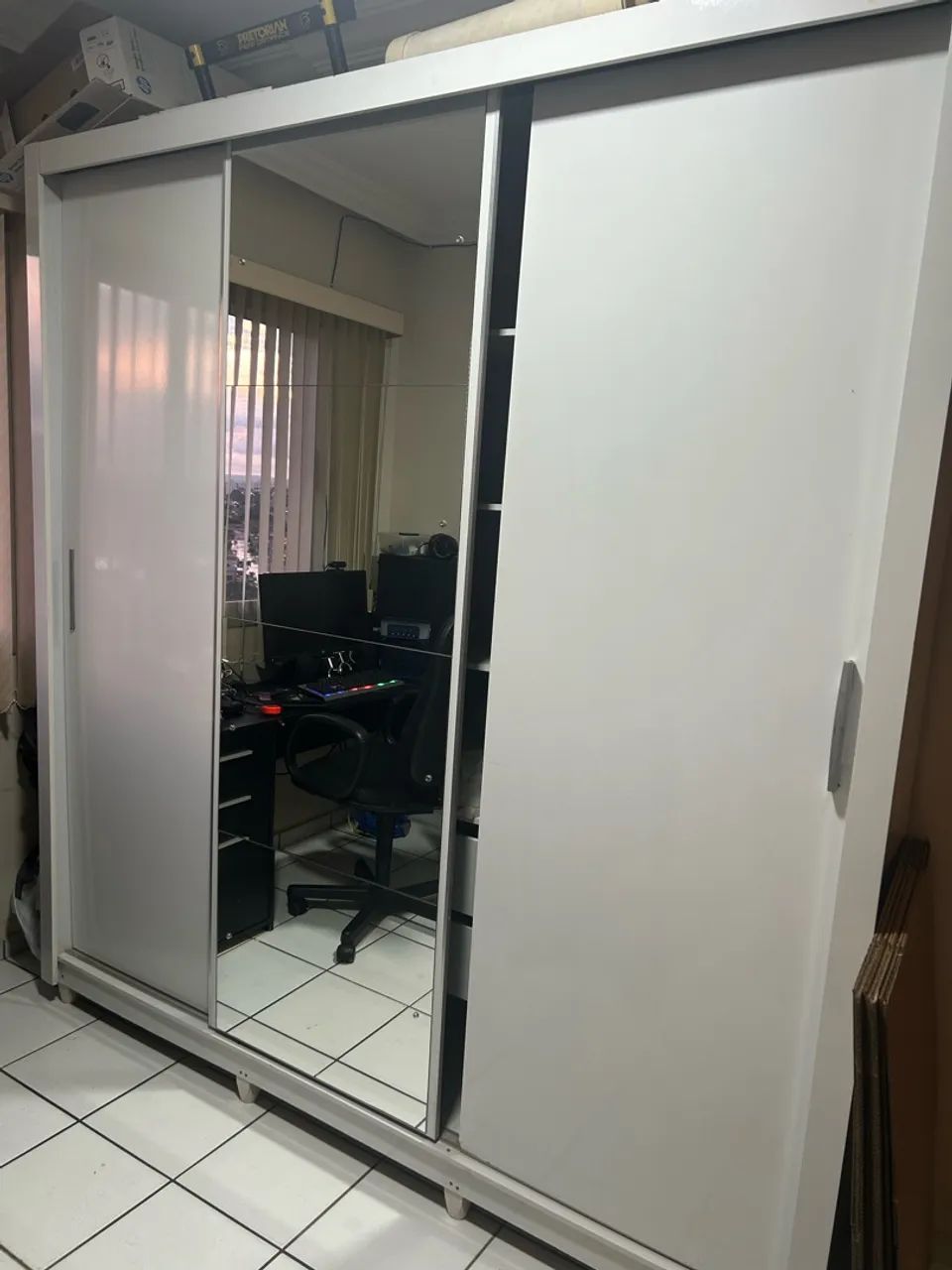 Guarda roupa com espelho - Foto 2