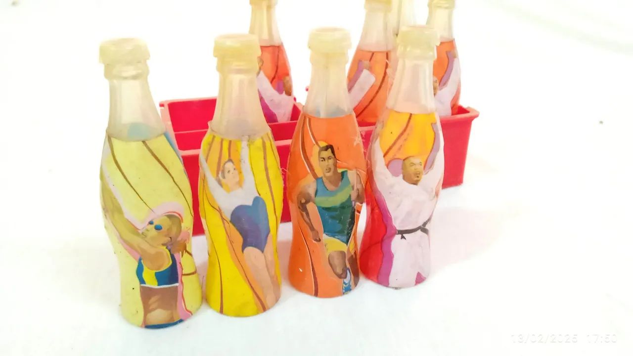 Garrafinhas Coca cola miniaturas olimpíadas com engradado  - Foto 2