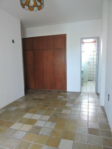 Apartamento com 3 Quartos para Alugar, 130 m² por R$ 800/Mês - Foto 14