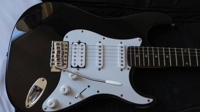 Guitarra Eagle STS 002 + Case - Foto 5
