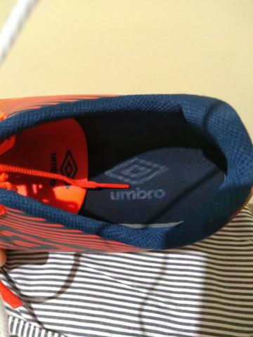 Vendo chuteira futsal nova - Foto 5