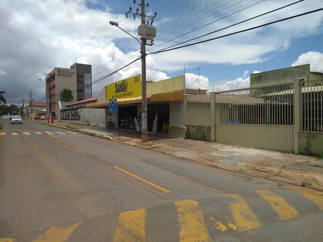 Lote comercial de esquina com loja