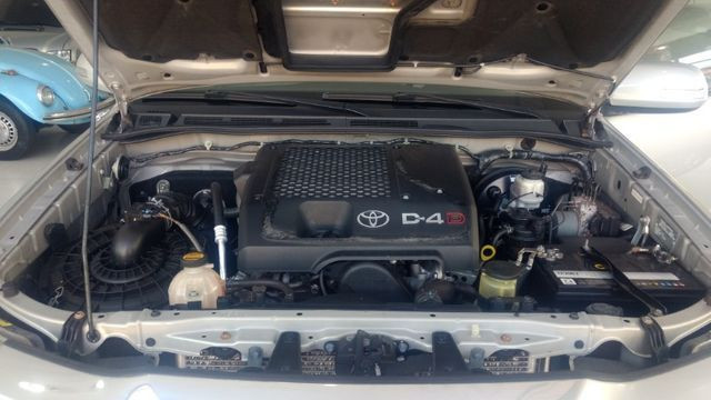 Hilux sw4 srv D4 4x4 3.0 TDI 7 Lugares - Foto 8