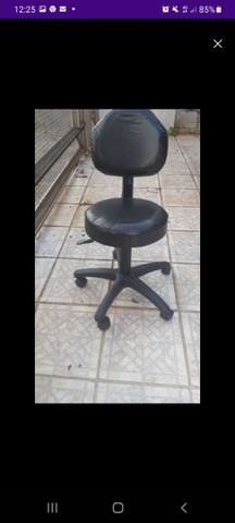 Cadeiras mocho, carrinhos auxiliares,  escadas e macas - Foto 5