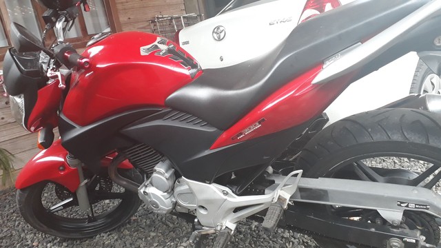 MOTO HONDA CB 300R