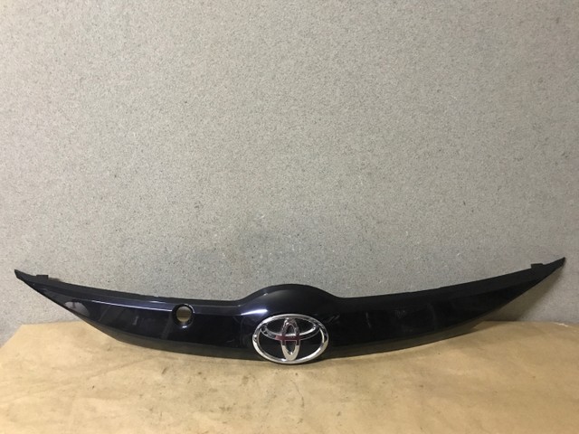 Moldura tampa traseira Toyota Yaris 