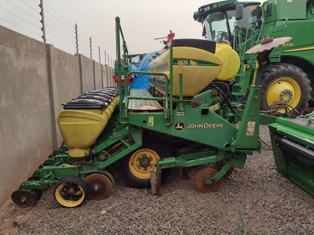 TRATOR COM ATRELADO E PEDAIS JONH DEERE Horta (Matriz) • OLX Portugal