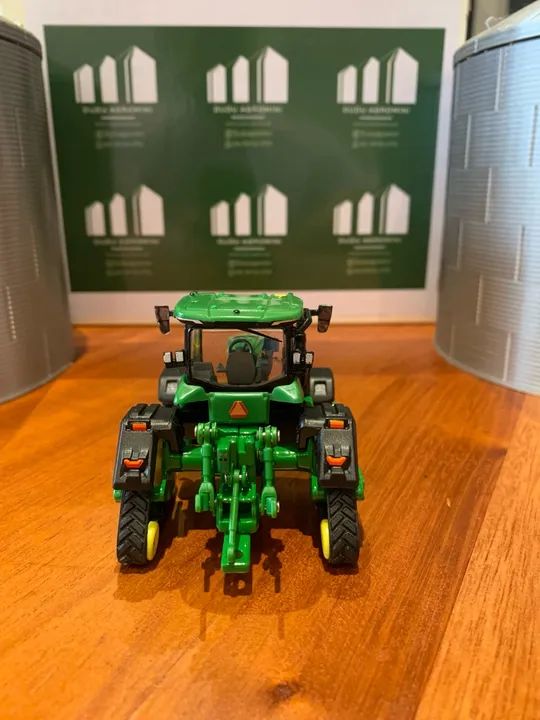 Miniatura de trator John Deere 8RX 1/64 - Foto 4
