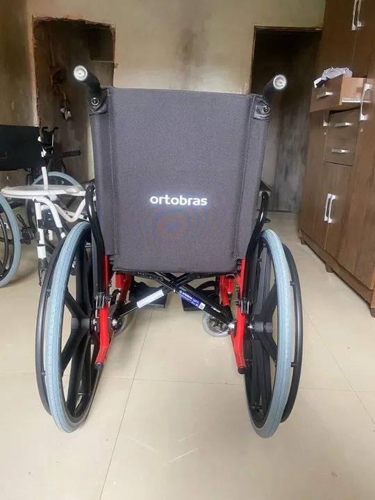 Cadeira de rodas e cadeira de banho - Foto 6