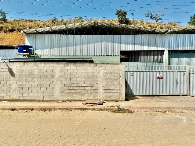 Alugo Galpão com 300m² no bairro Carlos Germano Naumann (Fritz Guerra) - Colatina/ES