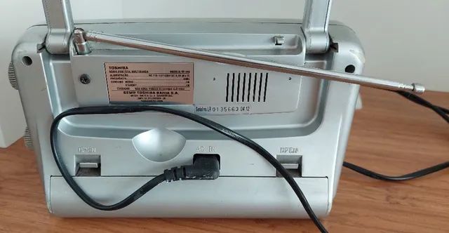 Rádio Portátil Antigo Toshiba 4 faixas  - Foto 5