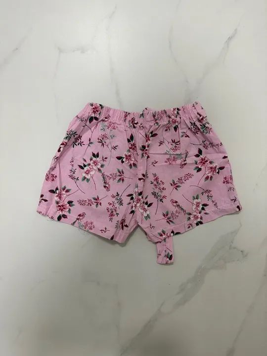Shorts estampado florido com cinto 3 anos - Foto 2