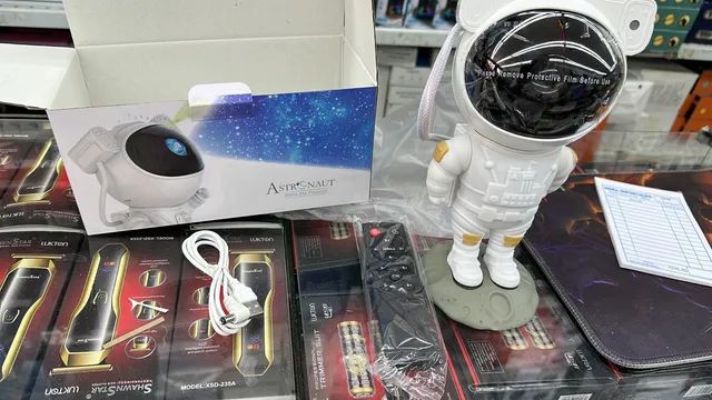 Luminária Astronauta Projetor Galáxia  - Foto 2