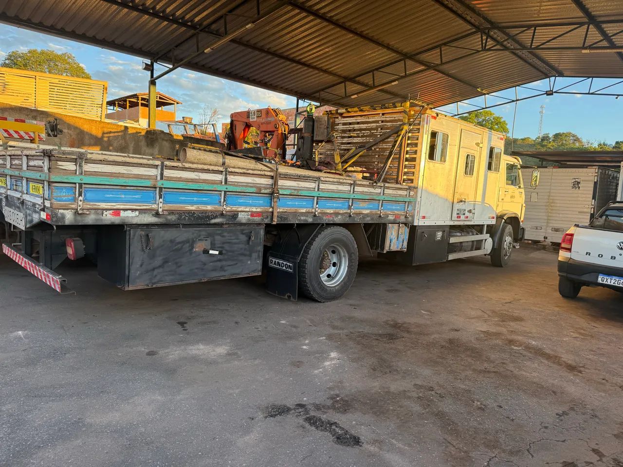 Caminhão com cabine suplementar 18 lugares  - Foto 4