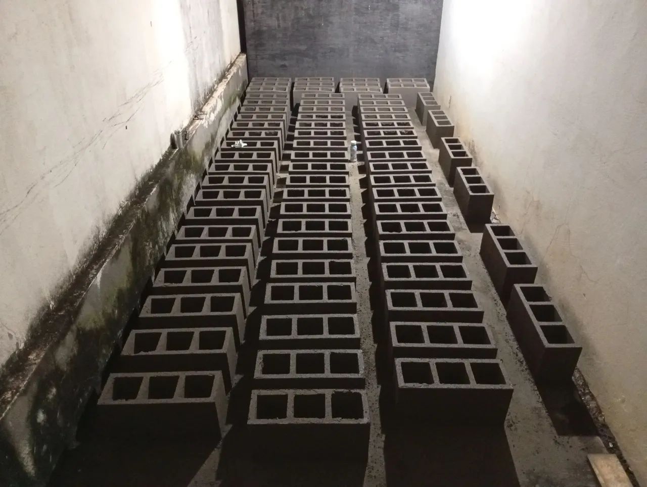 Blocking block with back65204306119170120