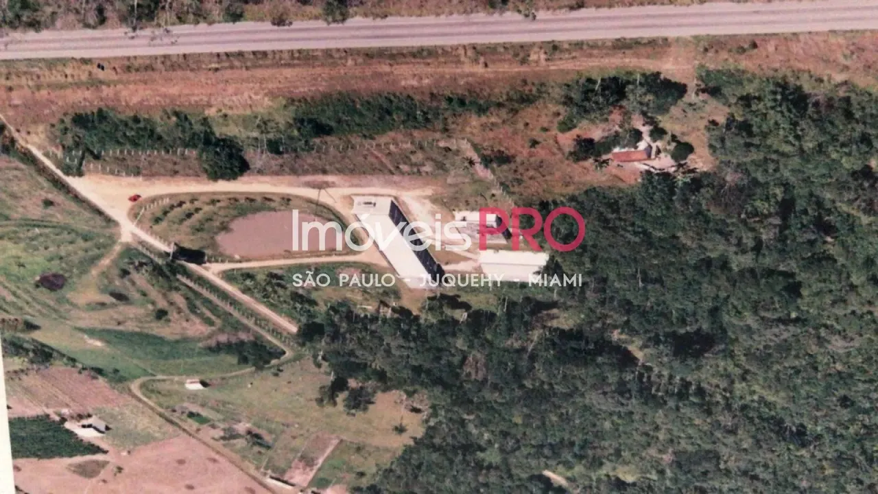 Terreno com 2 Galpões