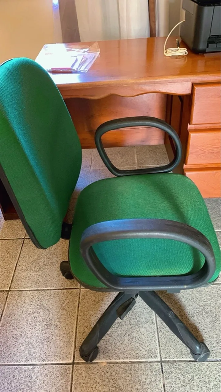 Cadeira de Escritório Verde com Rodinhas