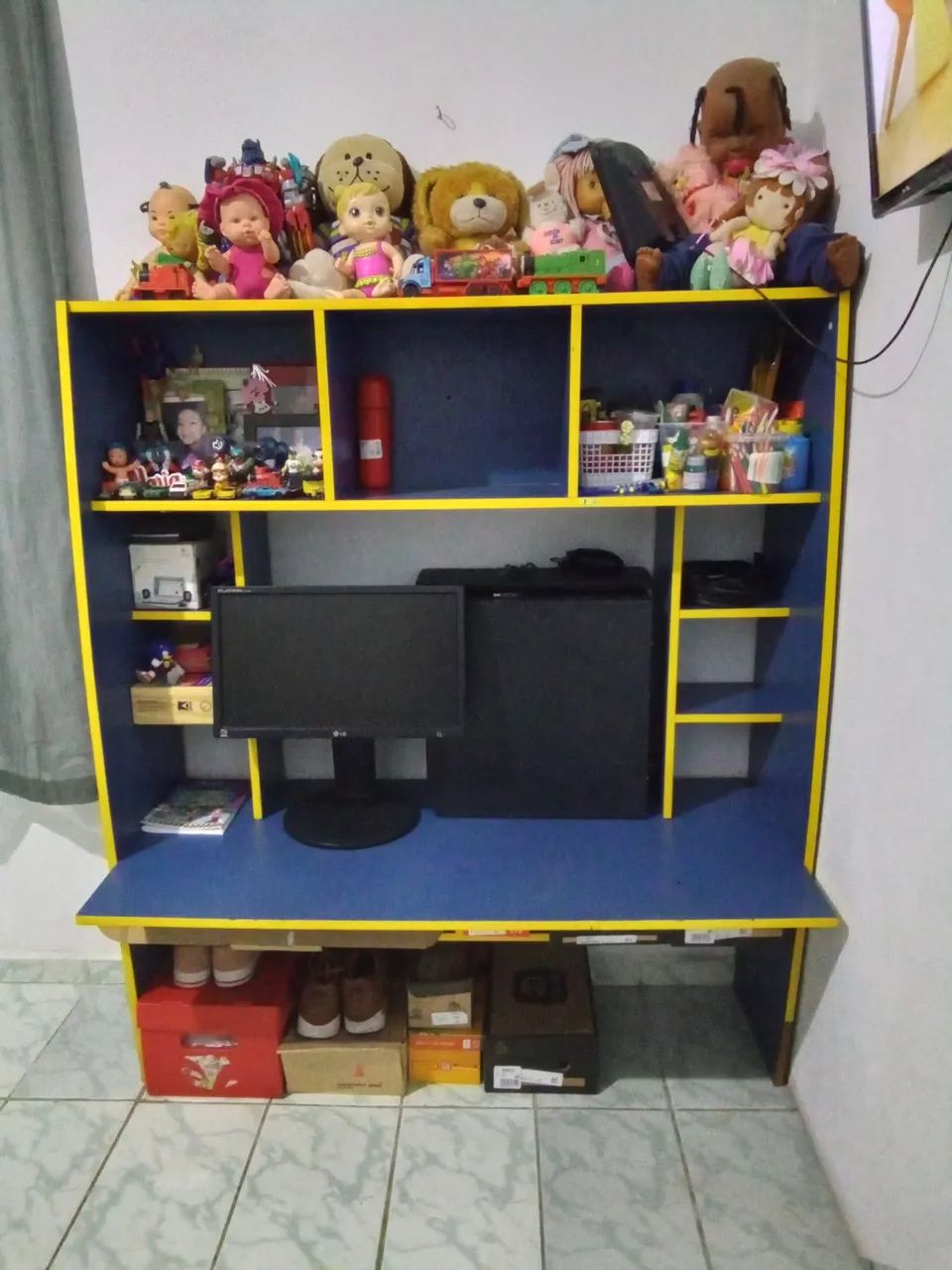 Wall-Mounted Rack64840818585475120