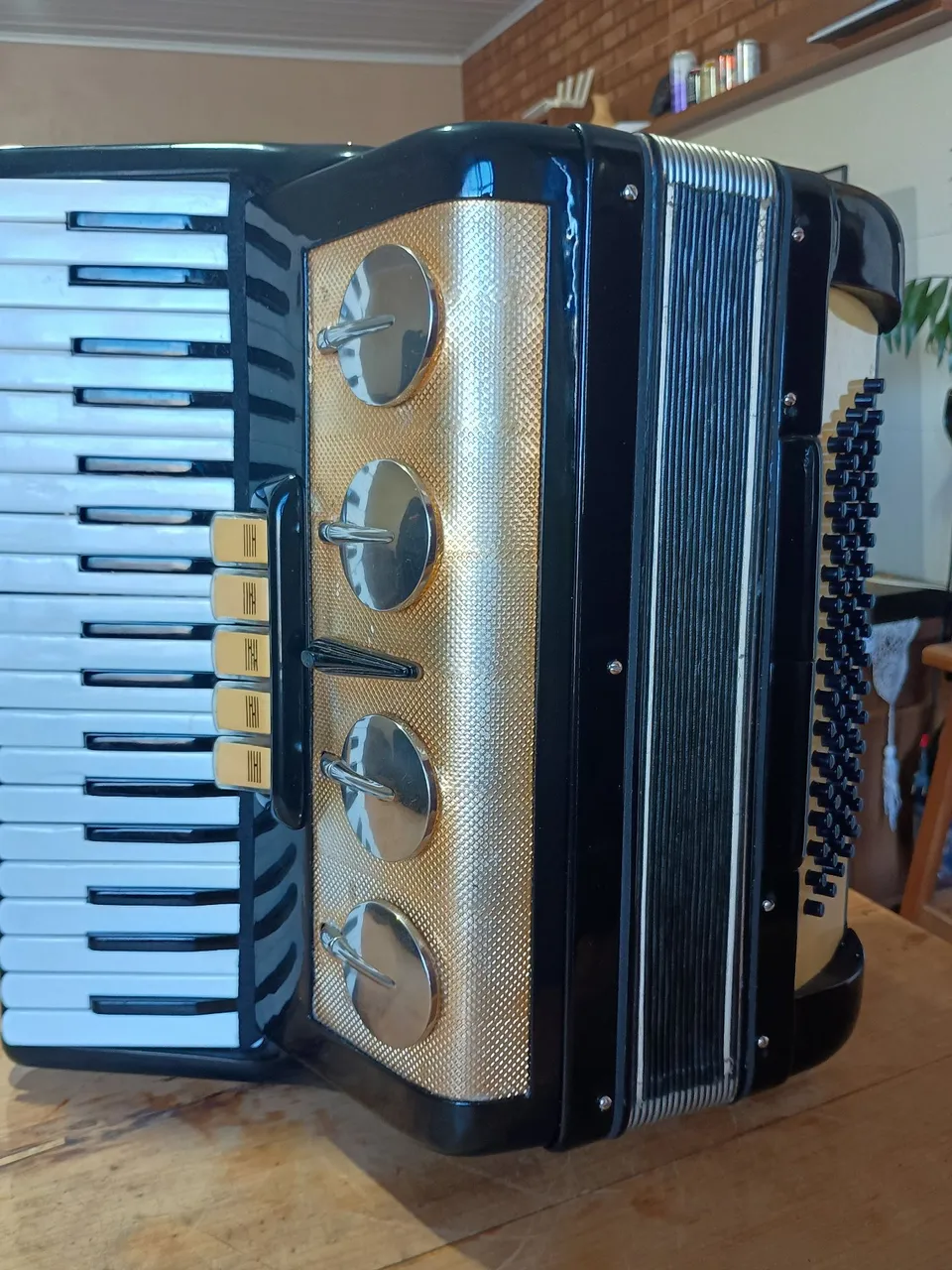 Acordeon scandalli 80 baixos 