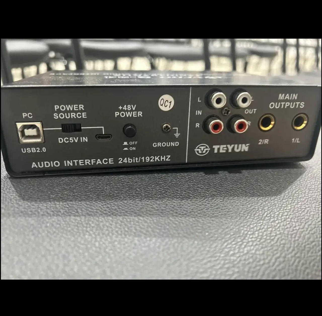 Interface de Áudio Q-24
