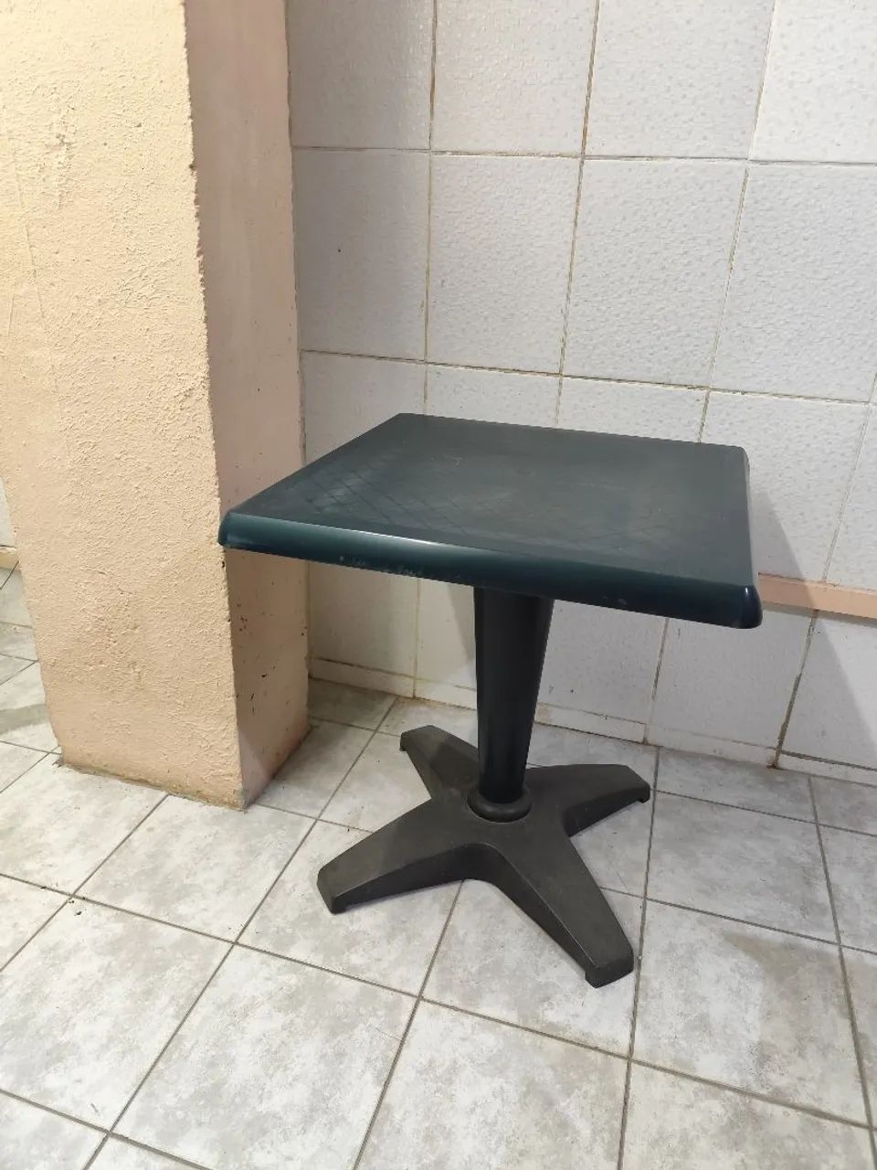 Mesa quadrada de policarbonato Marfinite