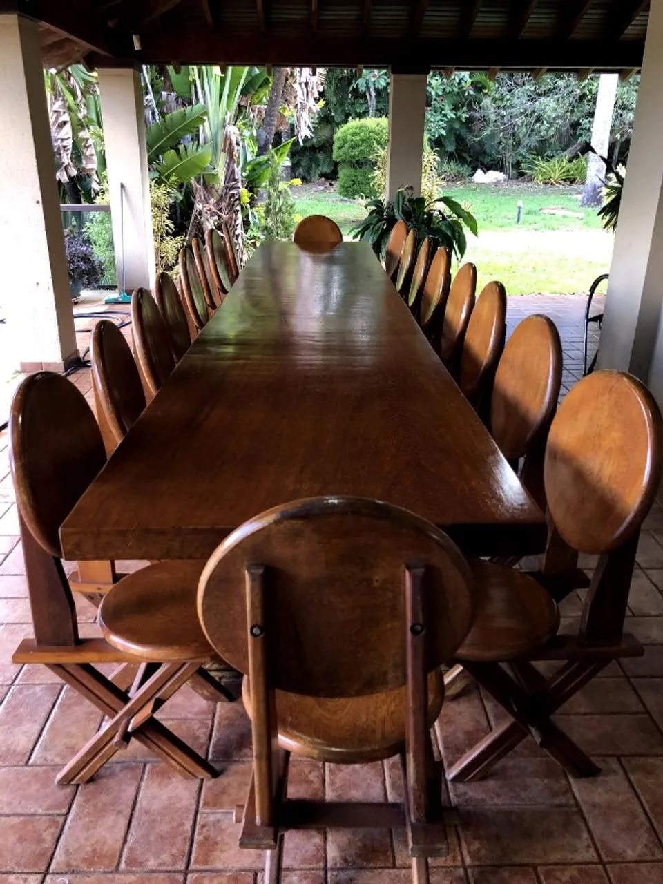 Mesa de jantar em madeira maciça + 18 Cadeiras 65568089353475121