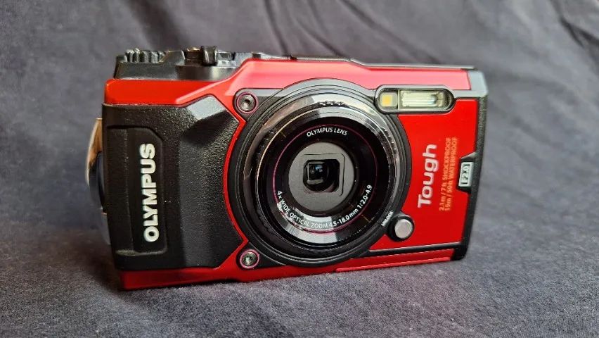 Câmera à prova d'água Olympus TG-5 Vermelha - Ótimo estado