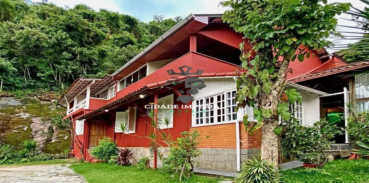 CENTRO VENDO ÓTIMA CASA COM 9 SUÍTES AMPLO JARDIM POR R$ 800.000,00