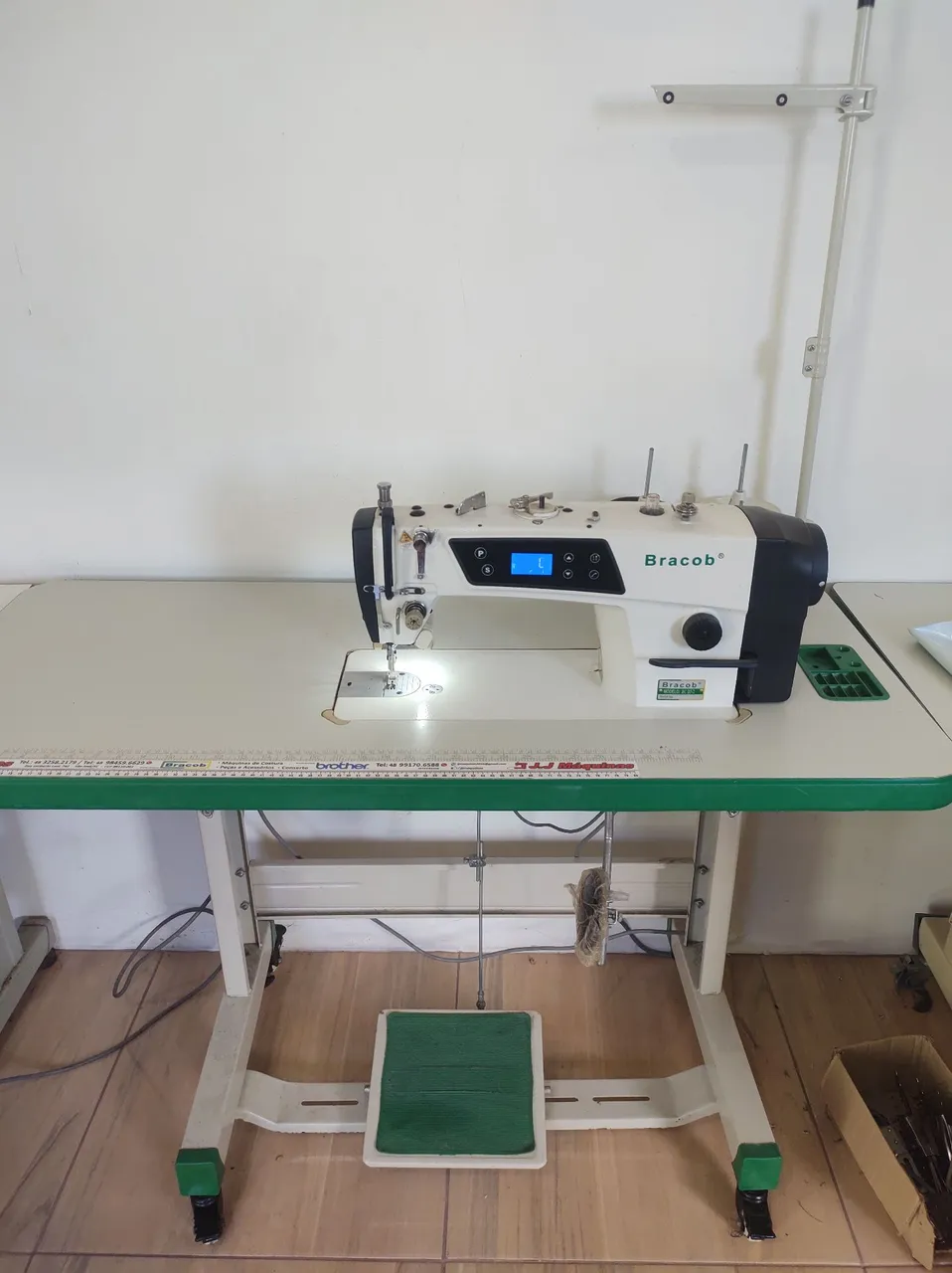 Máquina de Costura reta Industrial Bracob