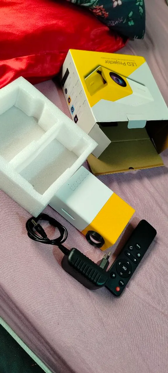 VENDE-SE PROJETOR NOVO