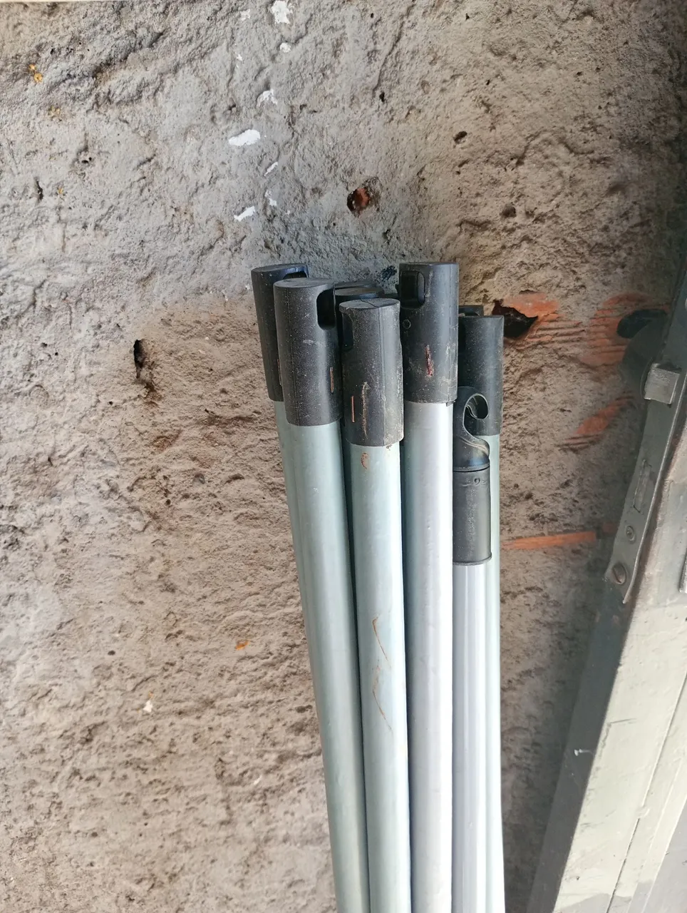 Cabos de Vassoura/Rodo - Resistentes e Práticos