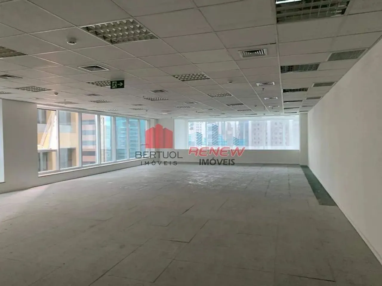 Sala para aluguel Edifício Olimpíadas 242 em São Paulo