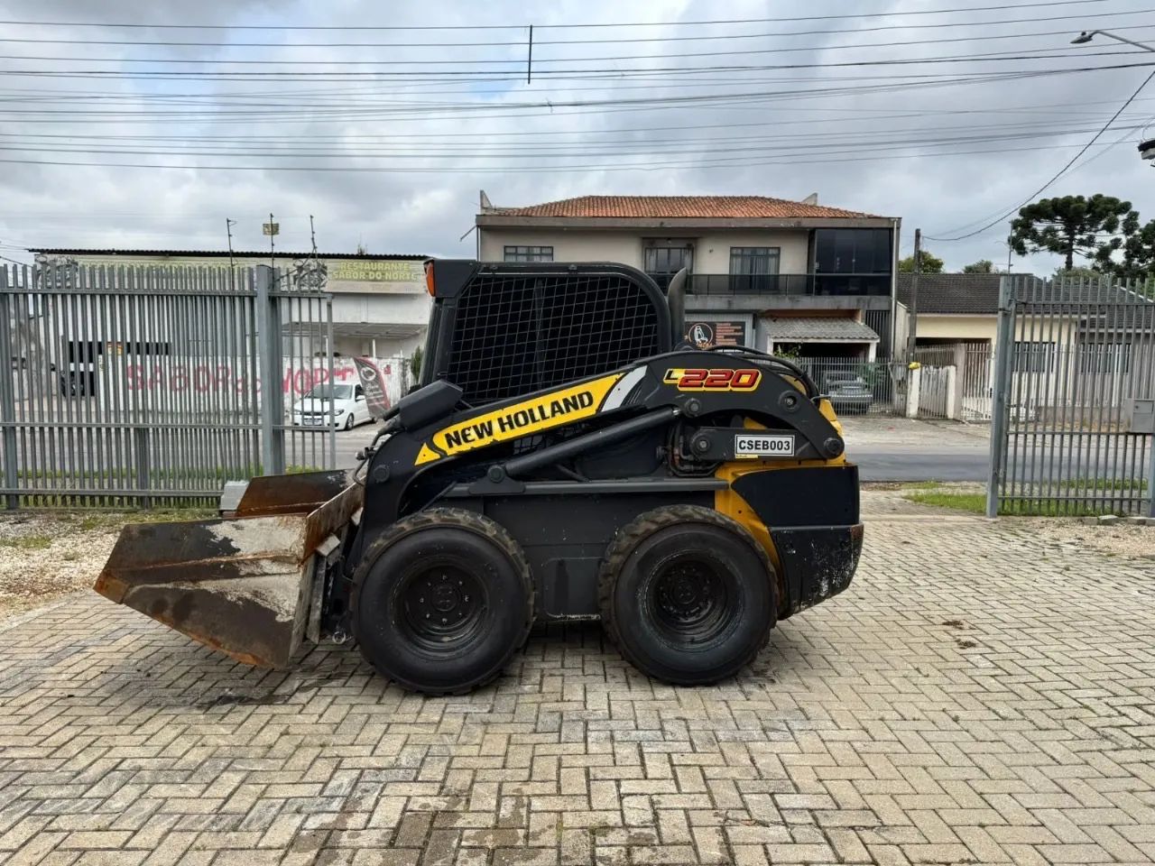 Bobcat New Holland 220 ano2020