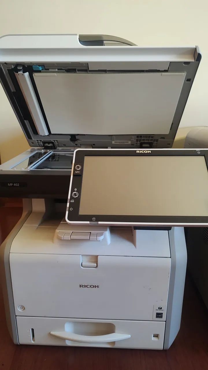Multifuncional Ricoh MP 402