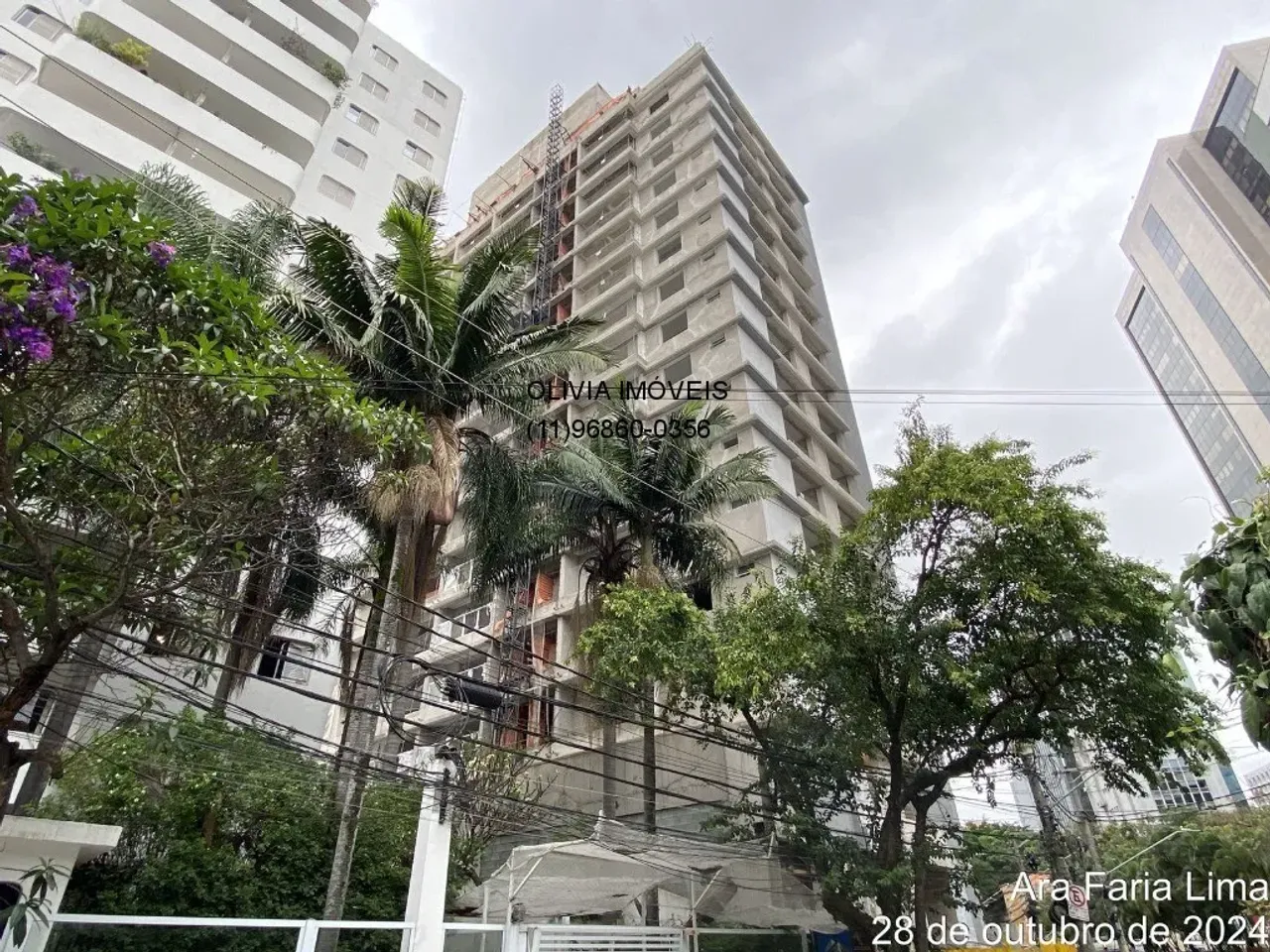 Studio a venda com 26mts, terraço a 300m do Metrô Faria Lima.