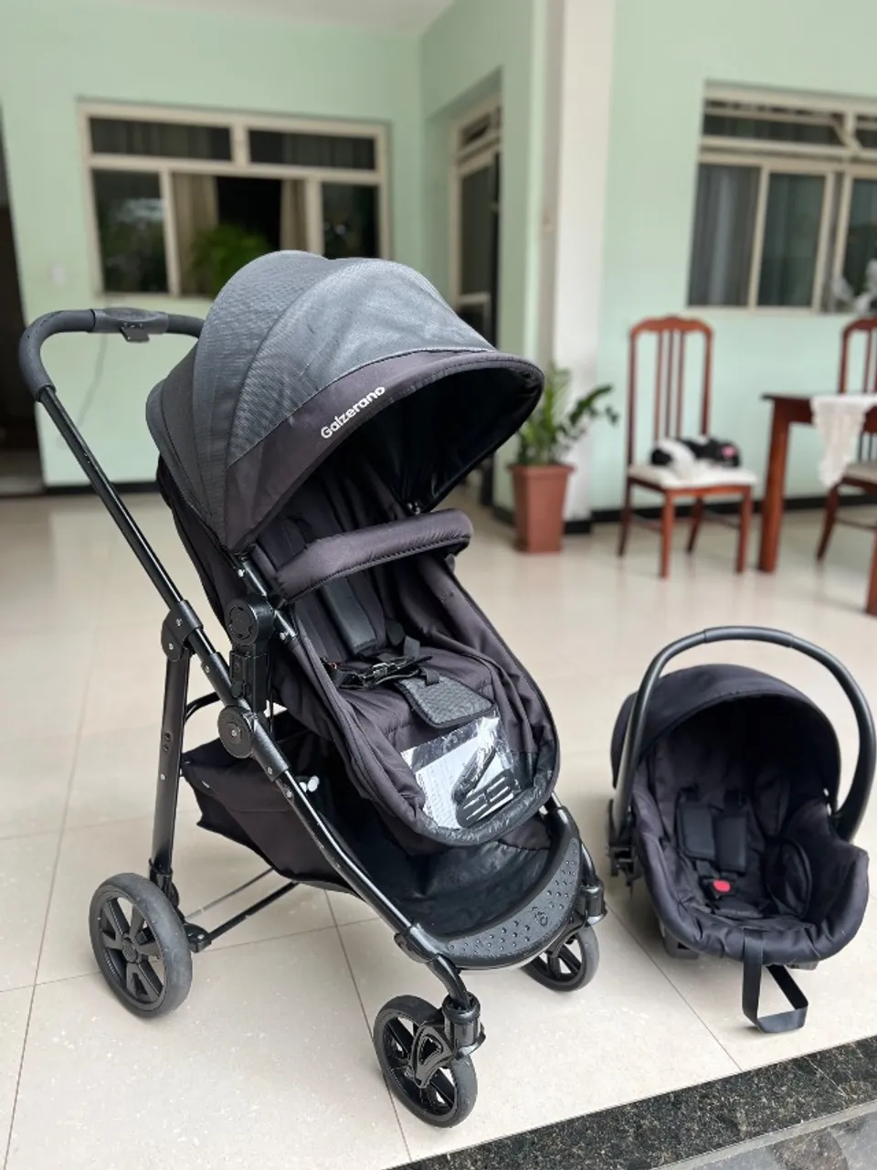 Carrinho de bebê + bebê conforto