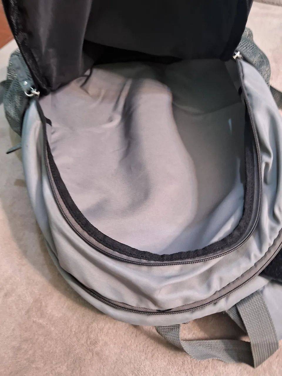 Mochila Asics Cinza - Usada - Foto 4