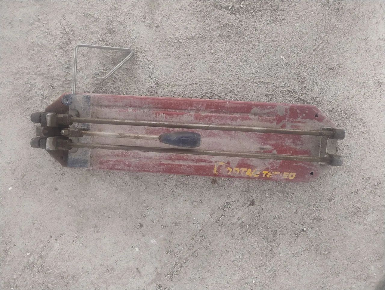 Floor Cutting Tool