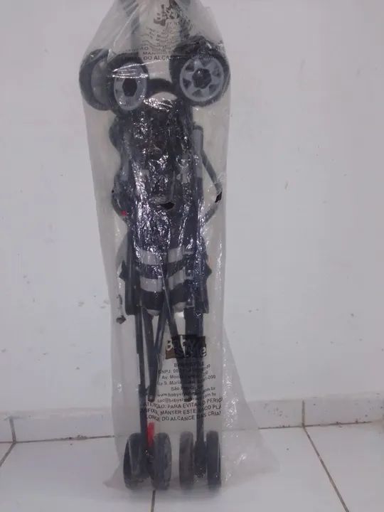 Carrinho de bebê dobrável - leve e prático - Foto 6