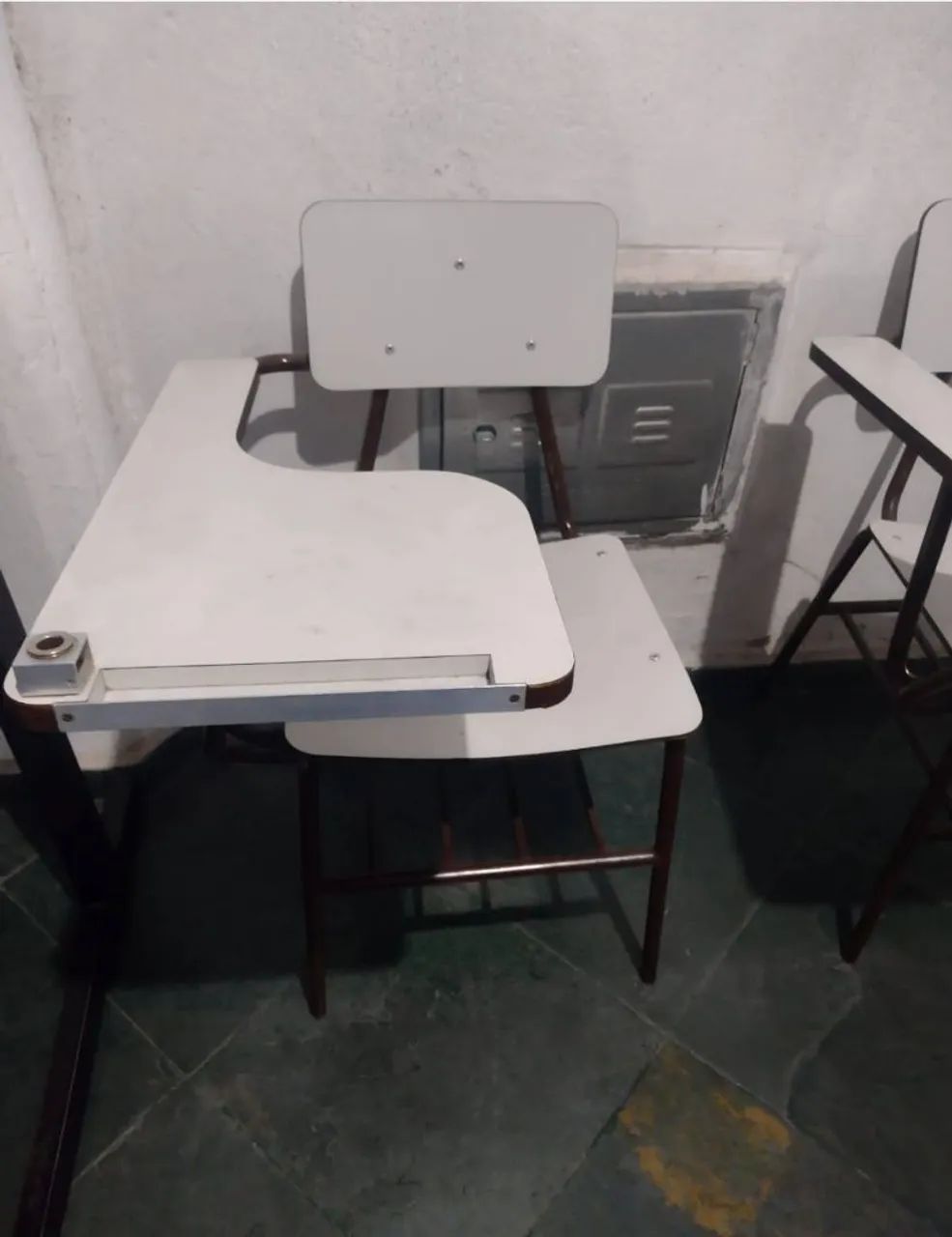 Cadeira Universitária Escolar com prancheta 