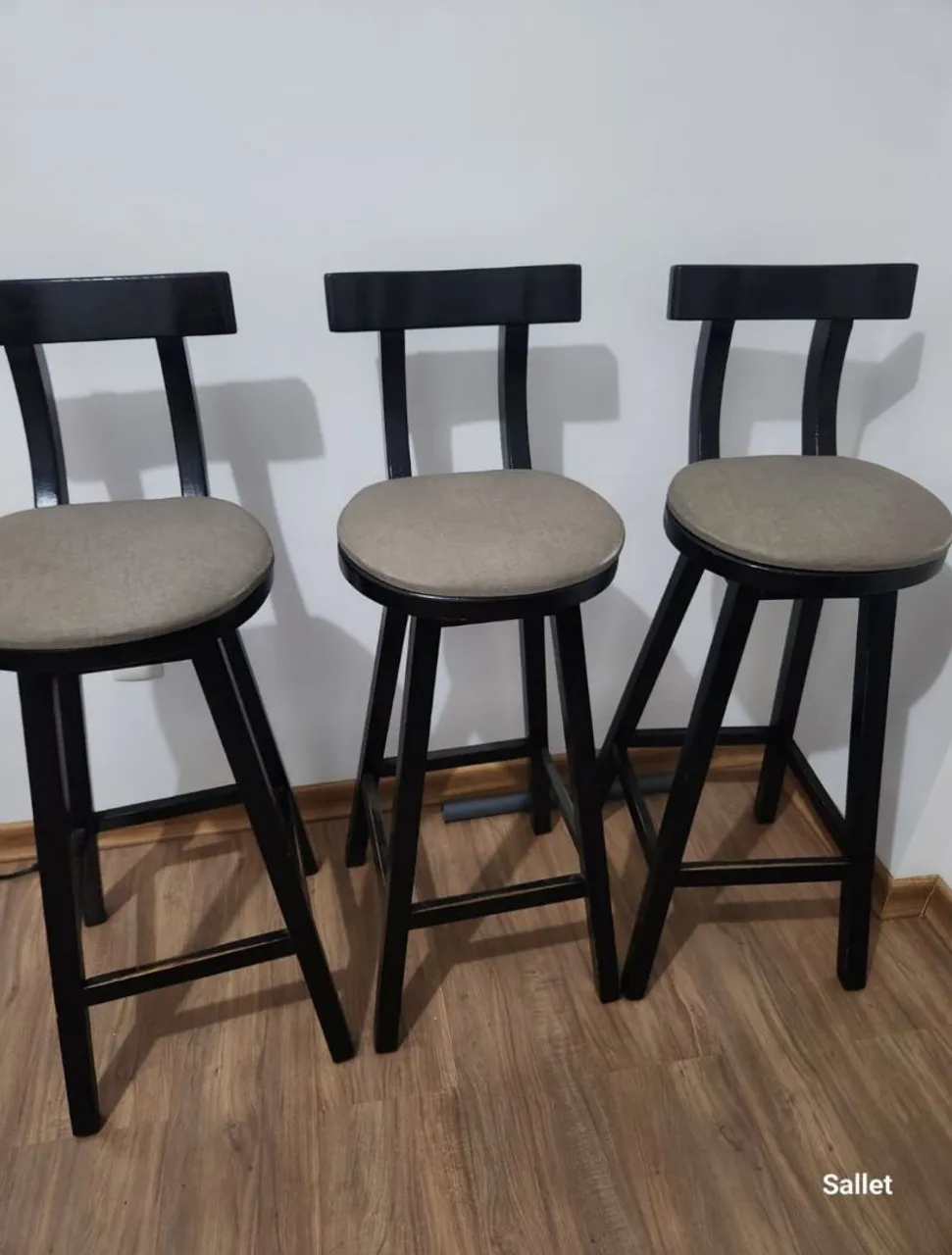 3 Banquetas de Bar em Madeira