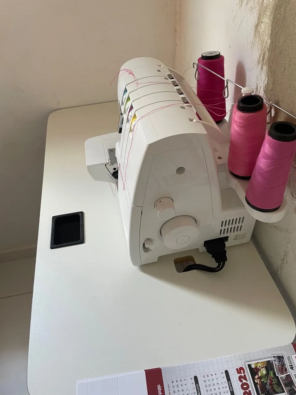 Vendo overloc singer S0105 pouco tempo de uso  - Foto 4