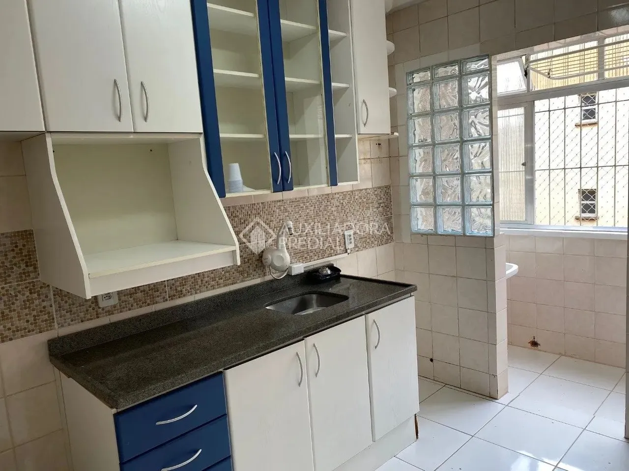 Apartamento à venda no bairro Teresópolis com 55 m² e 2 dormitórios/quartos.