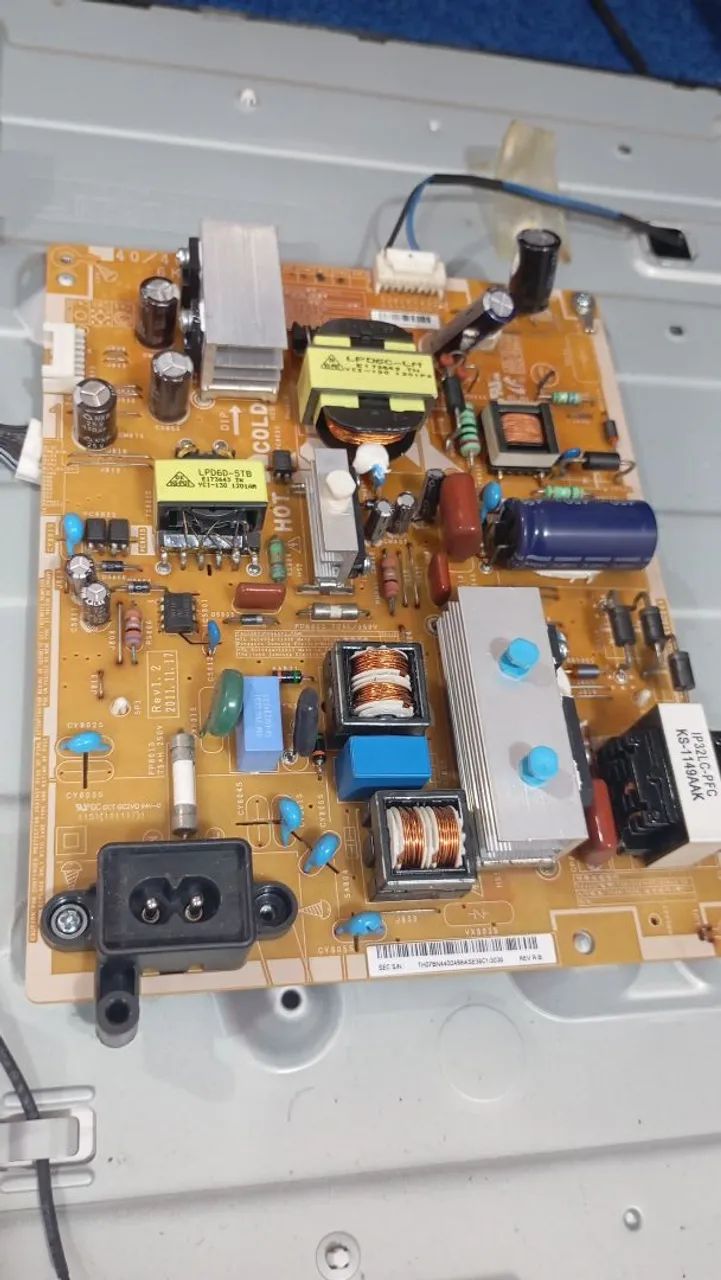 Vendo essas peças da TV Samsung de Modelo: UN48J5200AG - Foto 2