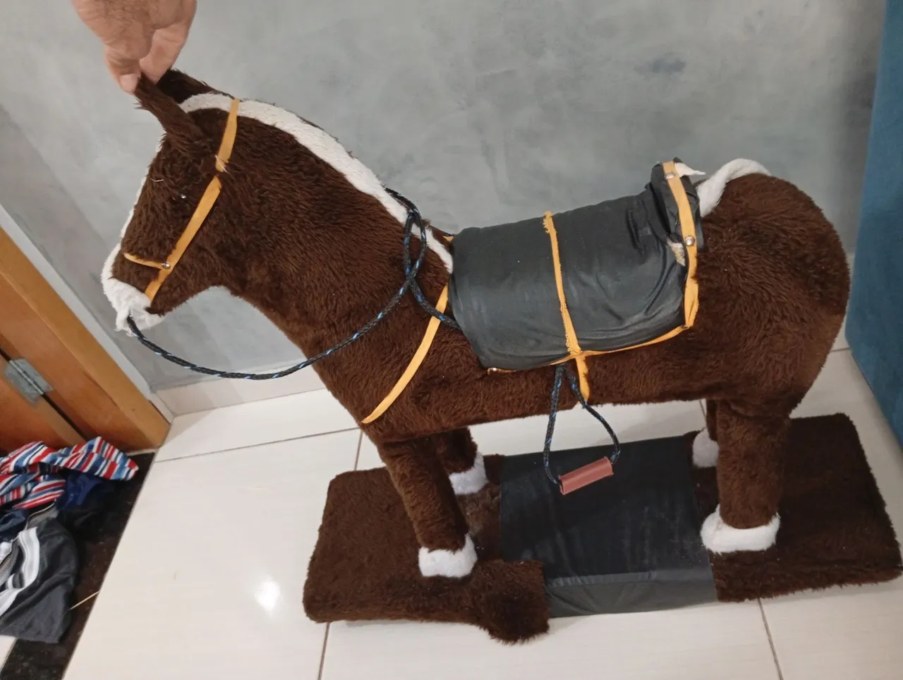 Cavalo de madeira com Selim - Diversão Garantida!