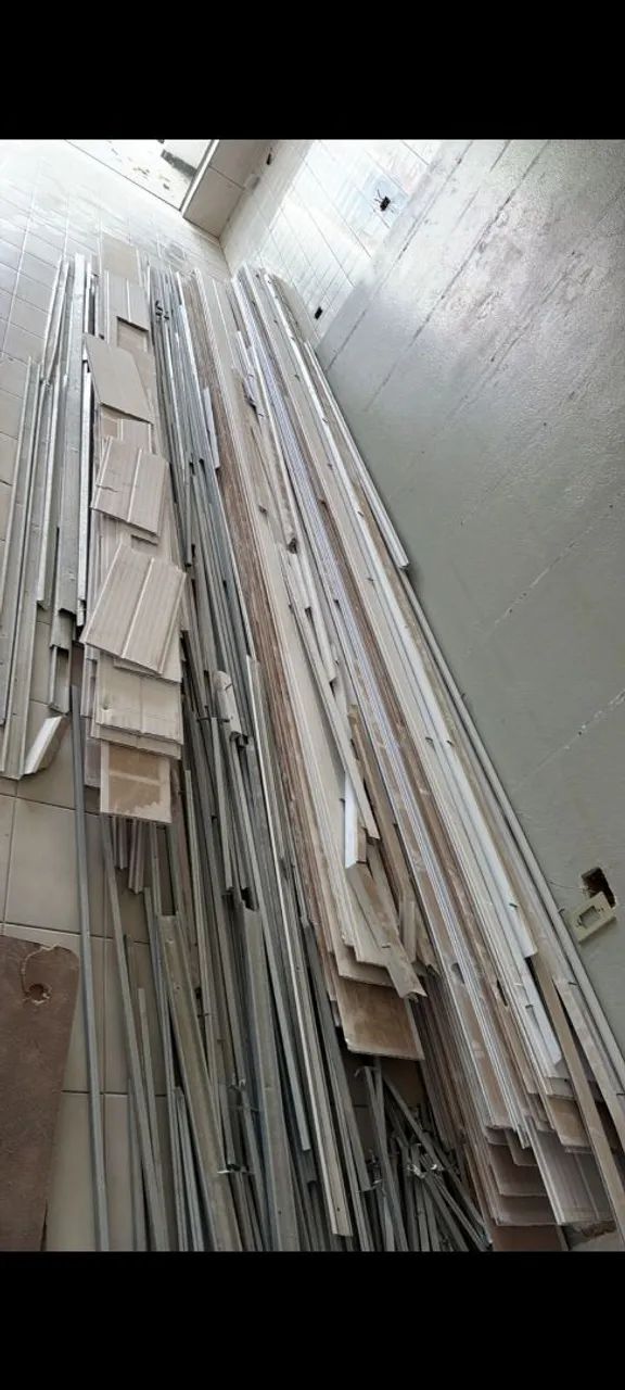 Forro de PVC e Perfil  Usado Várias Sobras - Foto 4