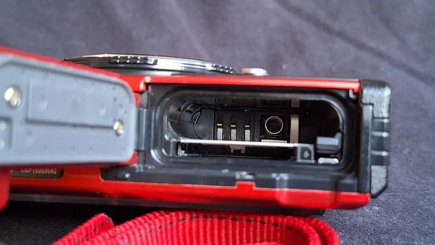 Câmera à prova d'água Olympus TG-5 Vermelha - Ótimo estado